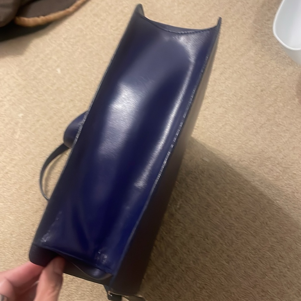 Danier genuine leather bag - Picture 7 of 8